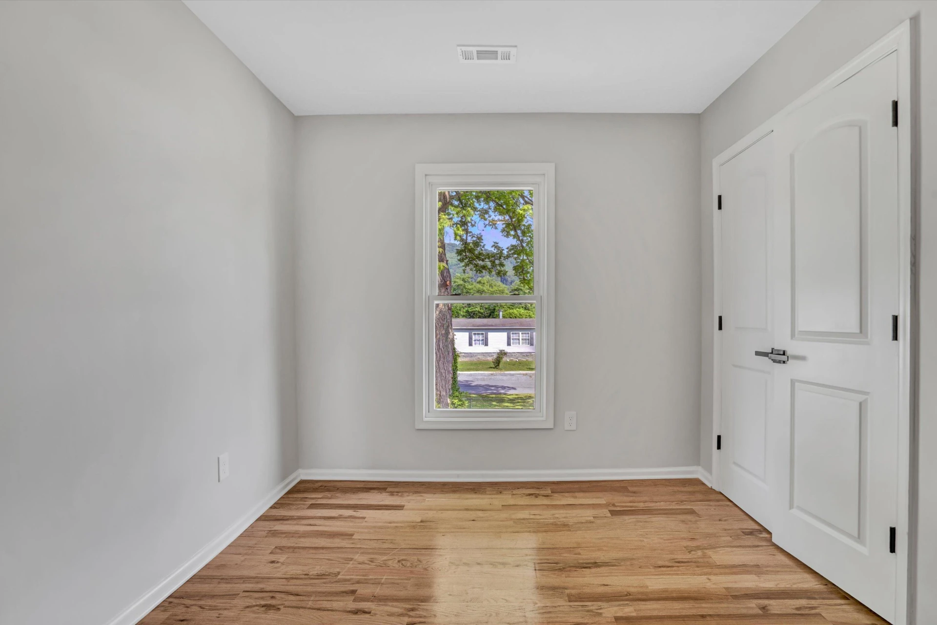 702 Commerce AVE - Photo 32