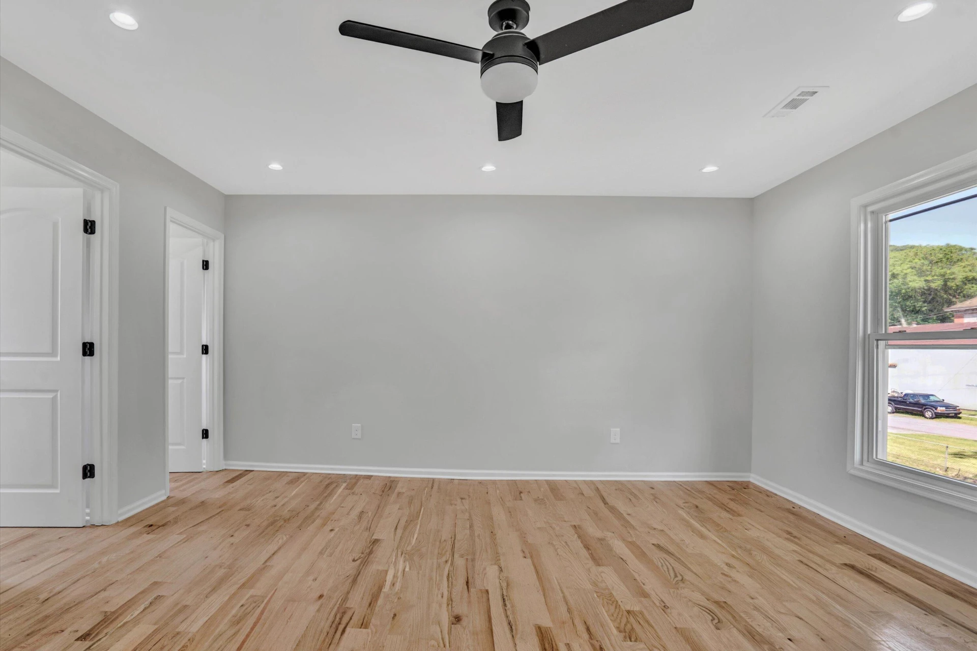702 Commerce AVE - Photo 33