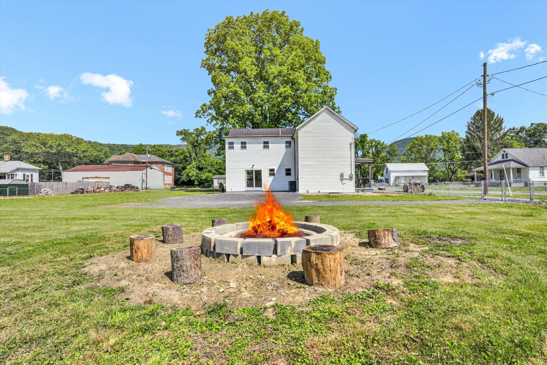 702 Commerce AVE - Photo 39