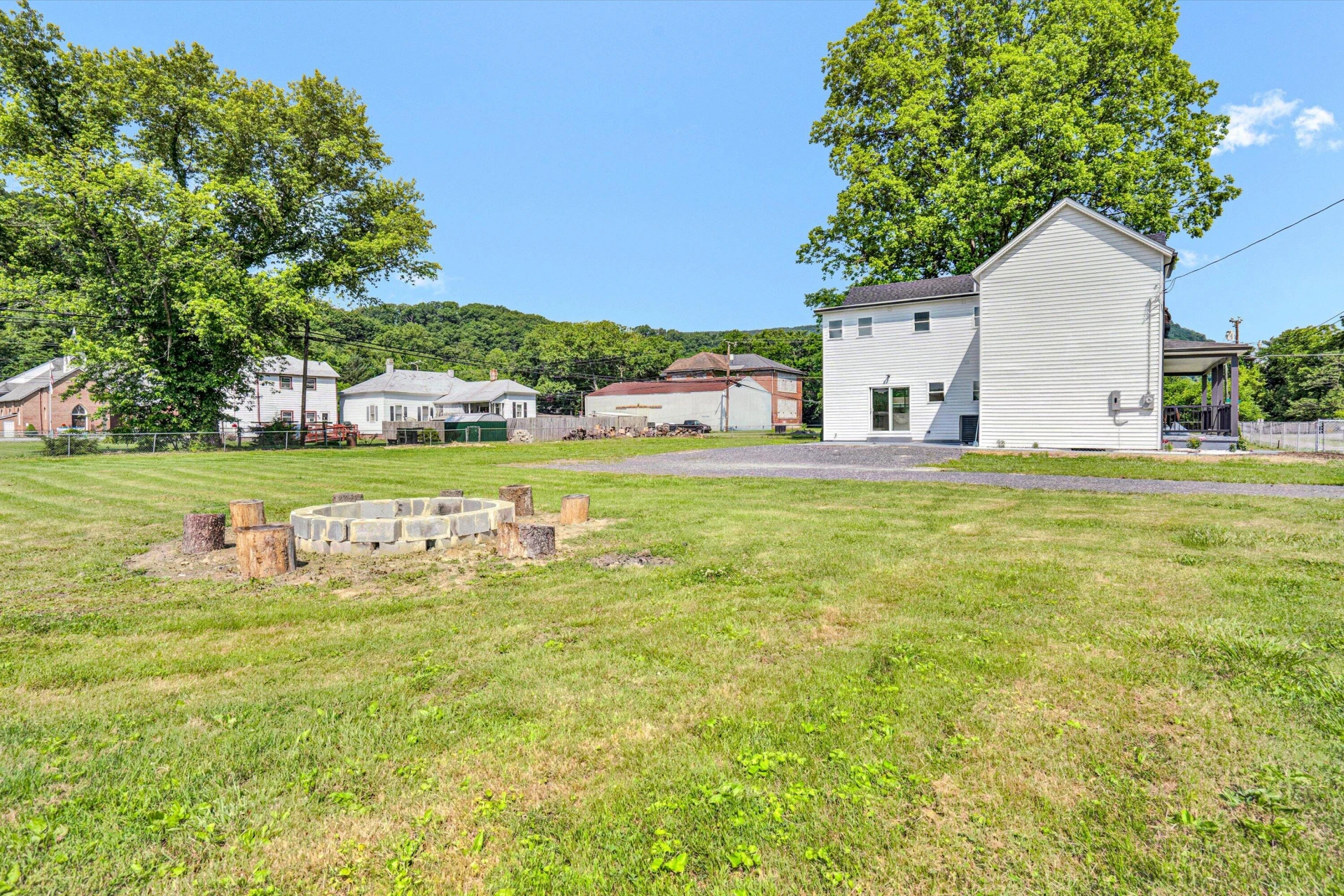 702 Commerce AVE - Photo 41