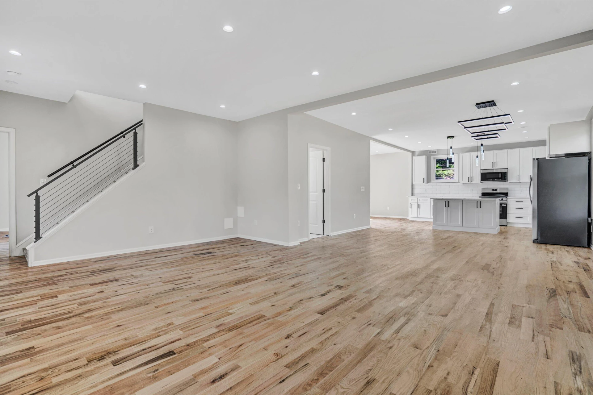 702 Commerce AVE - Photo 6