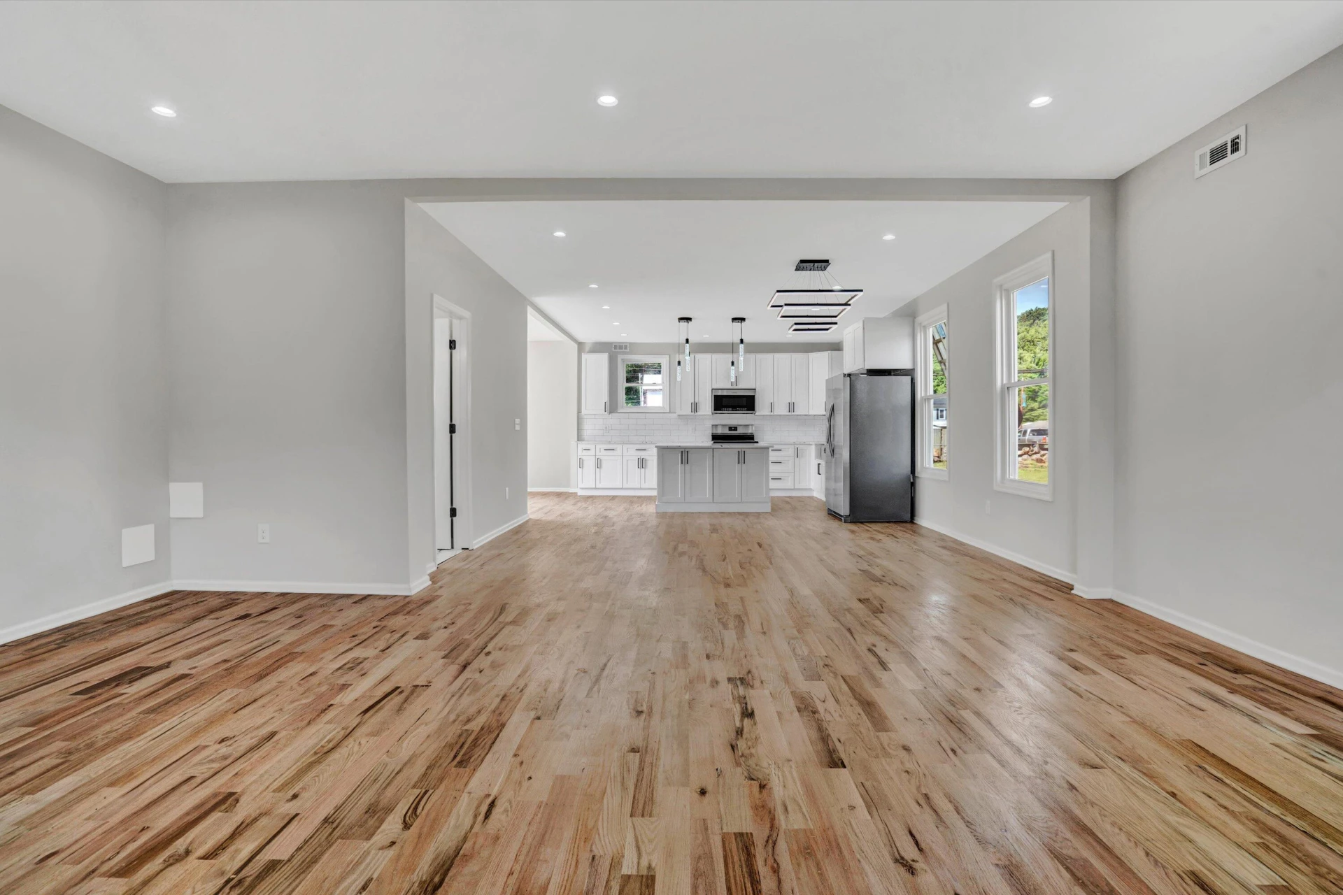 702 Commerce AVE - Photo 8
