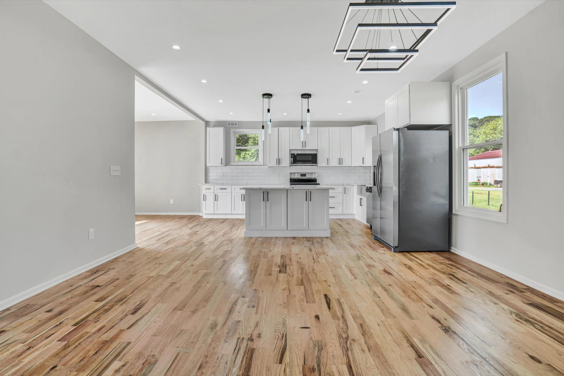 702 Commerce AVE - Photo 9