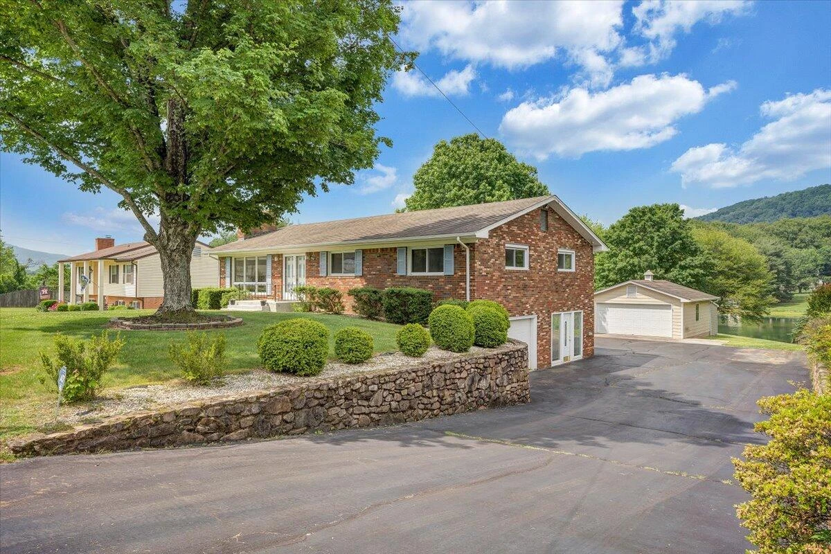 1207 Laymantown RD - Photo 2