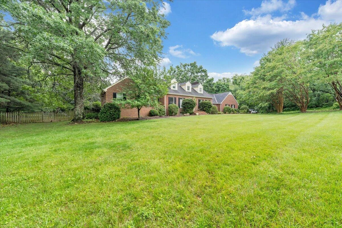 7609 Countrywood DR - Photo 9