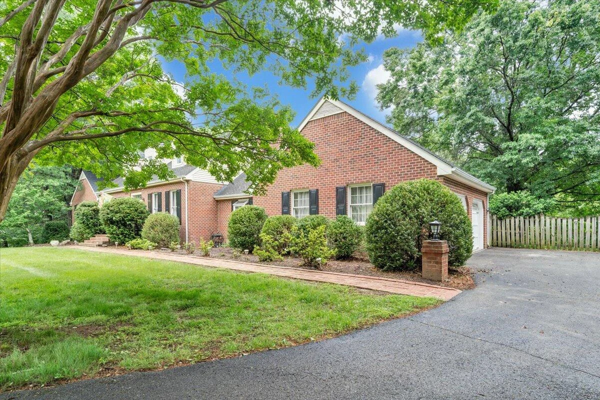 7609 Countrywood DR - Photo 10
