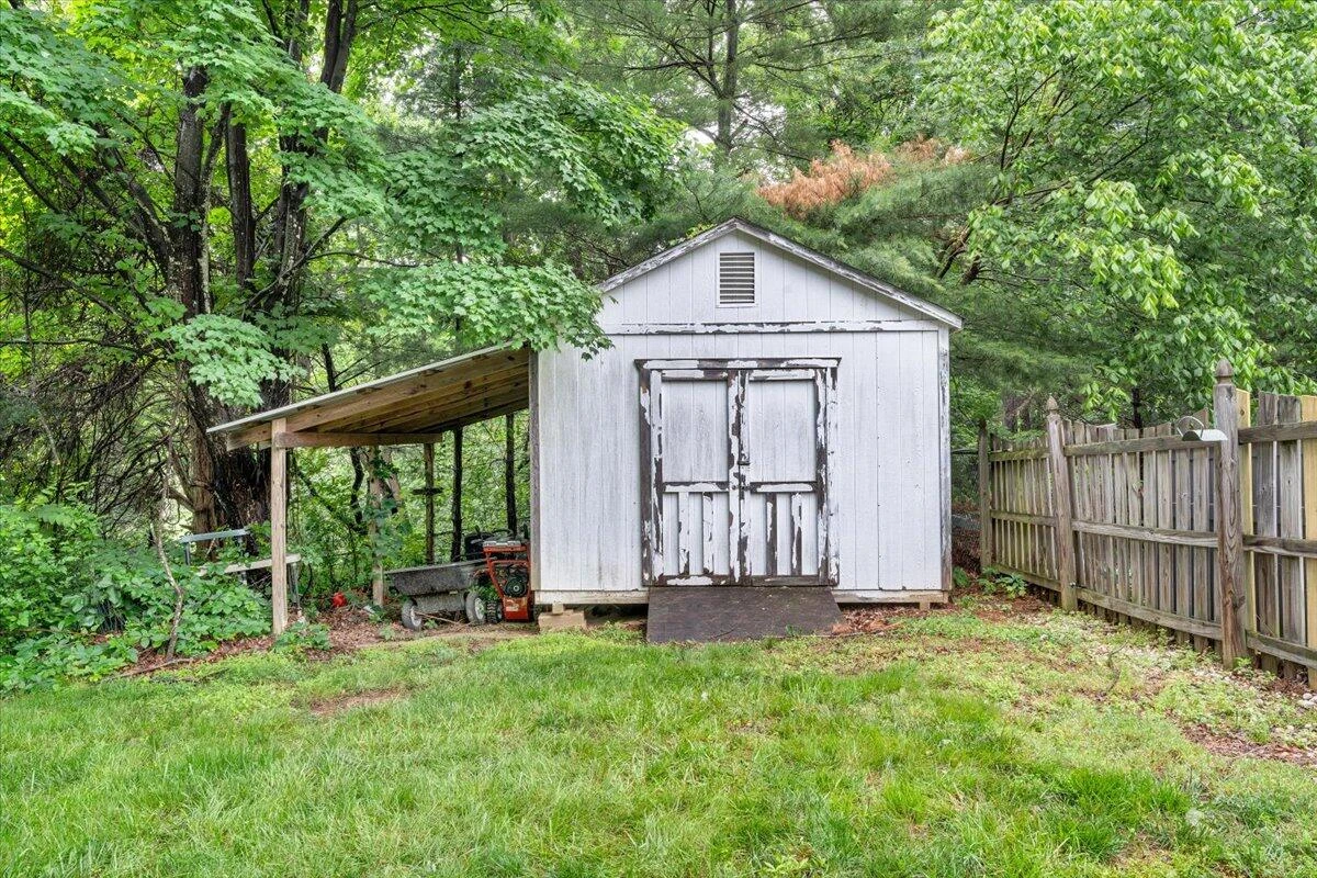 7609 Countrywood DR - Photo 81
