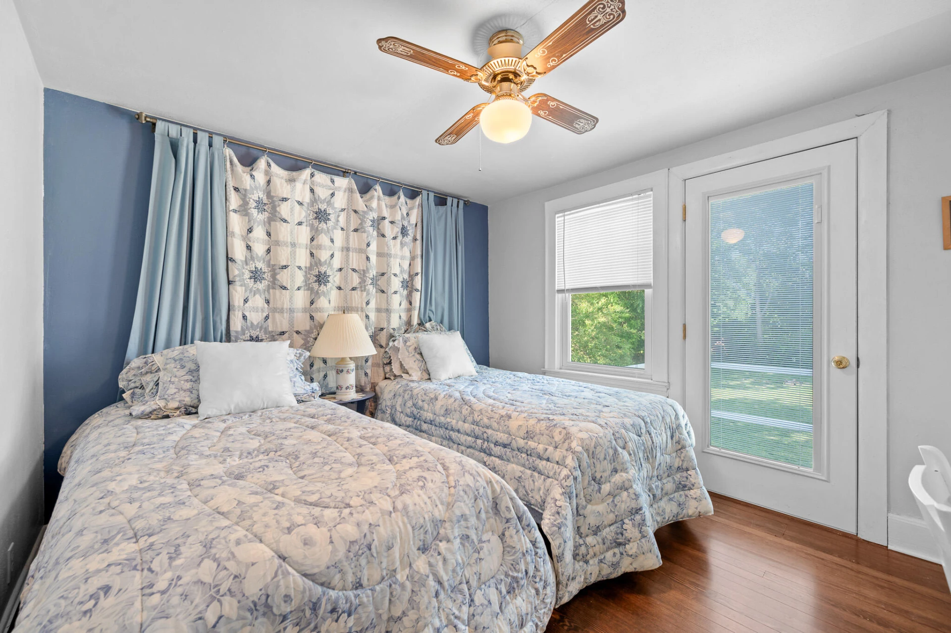 1210 Oakwood ST - Photo 28