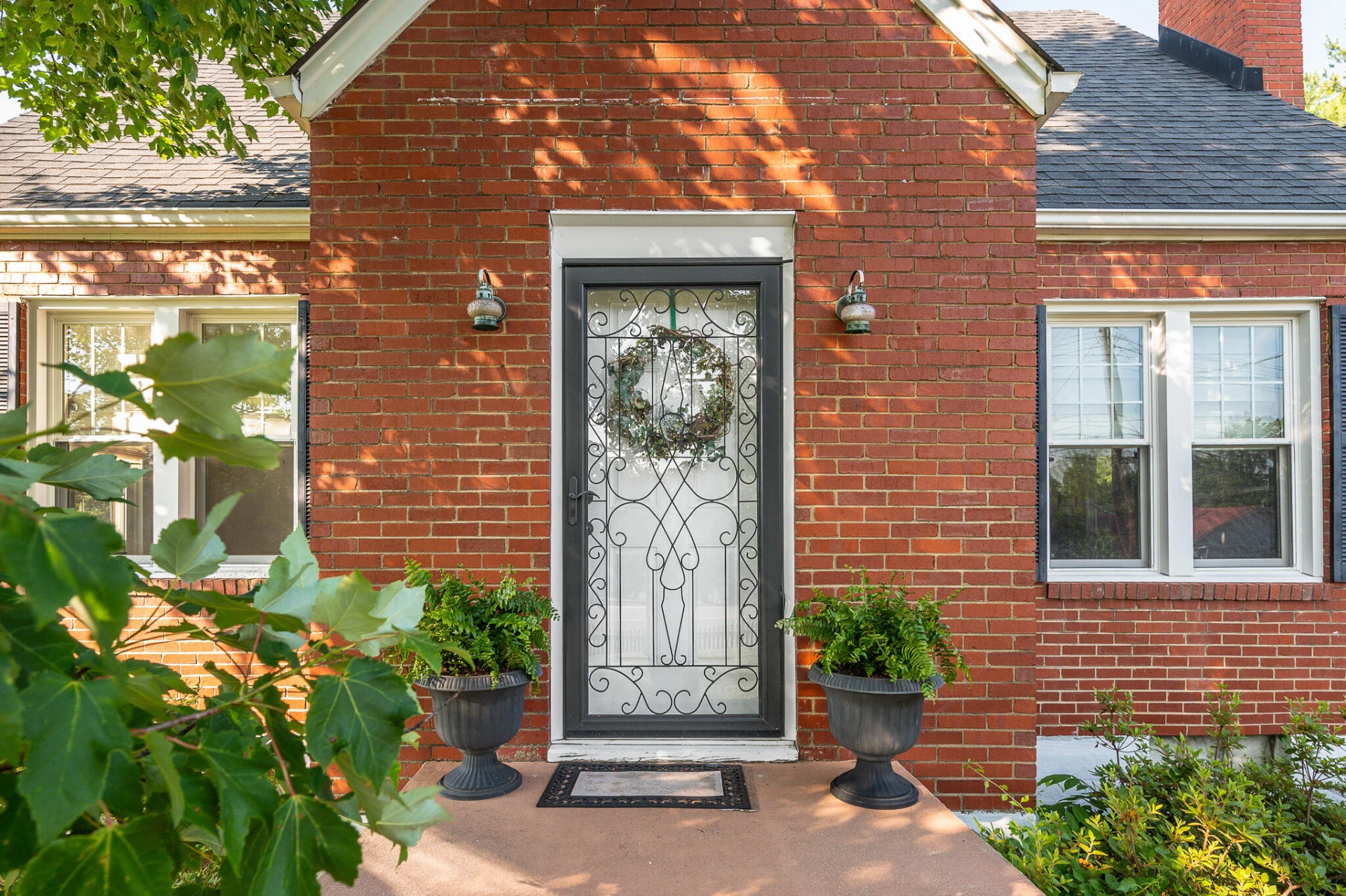 1210 Oakwood ST - Photo 10