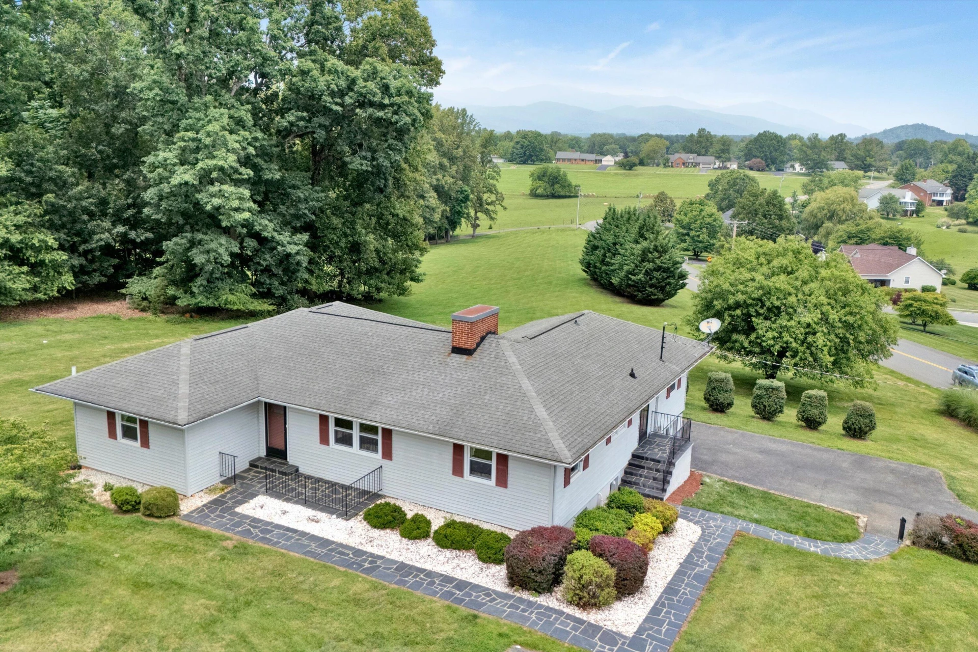 1313 Boone DR