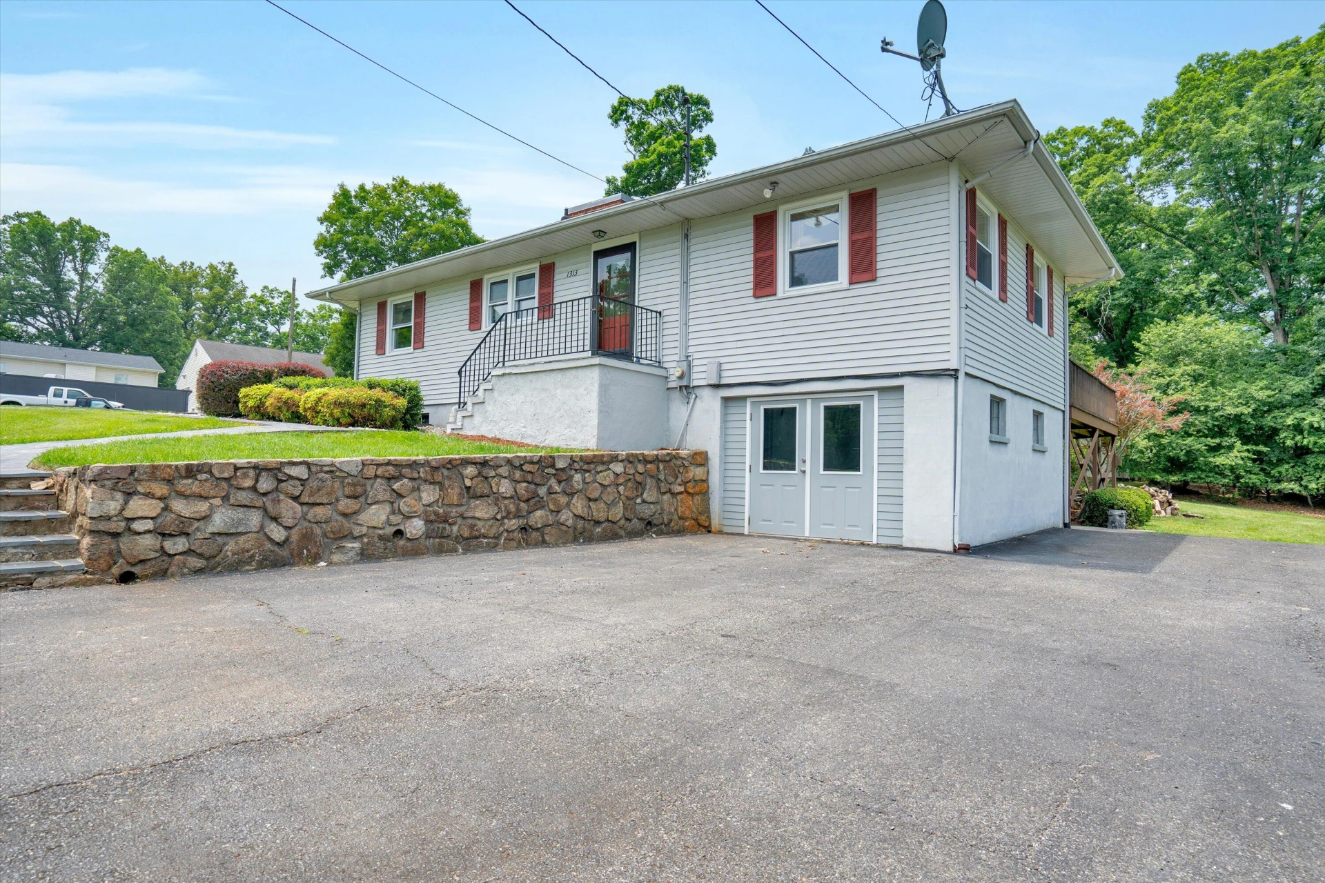 1313 Boone DR - Photo 2