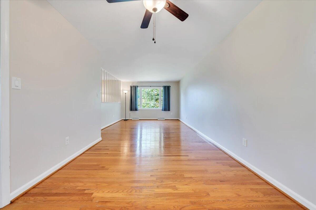 569 Holiday RD - Photo 18