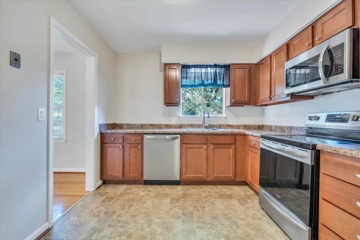 569 Holiday RD - Photo 21