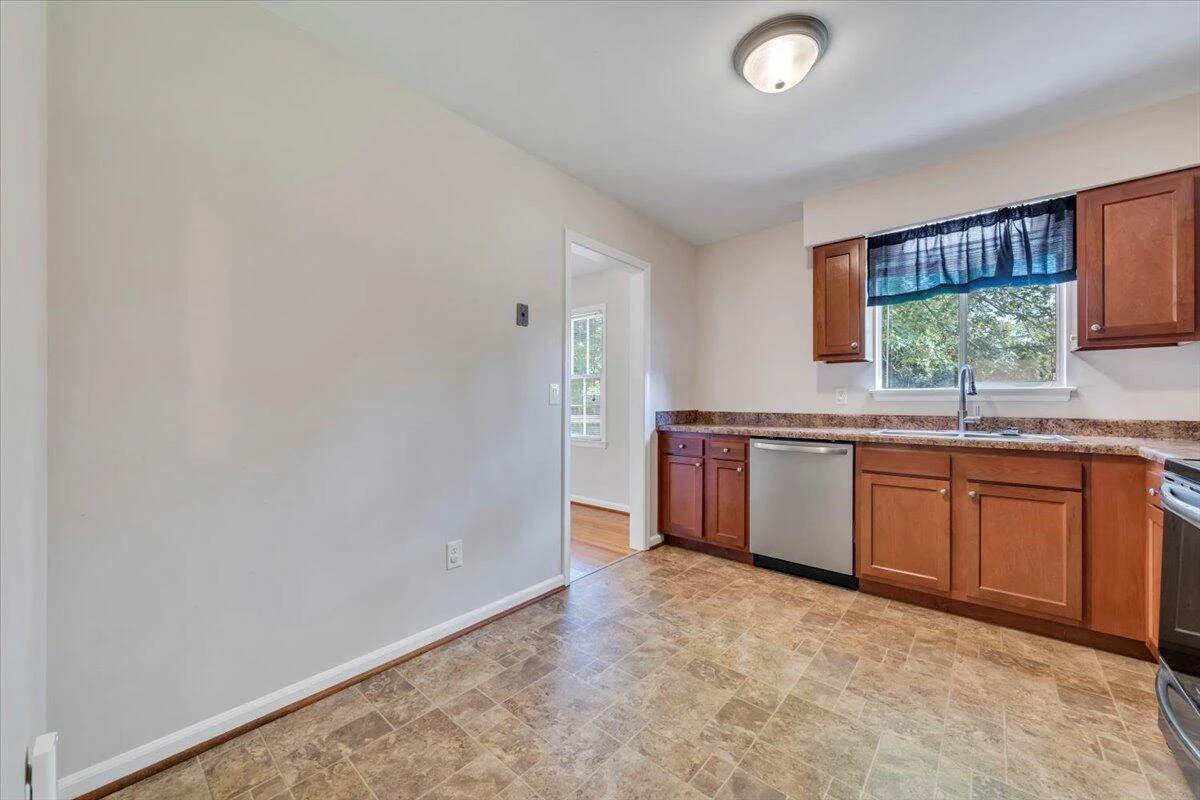 569 Holiday RD - Photo 22