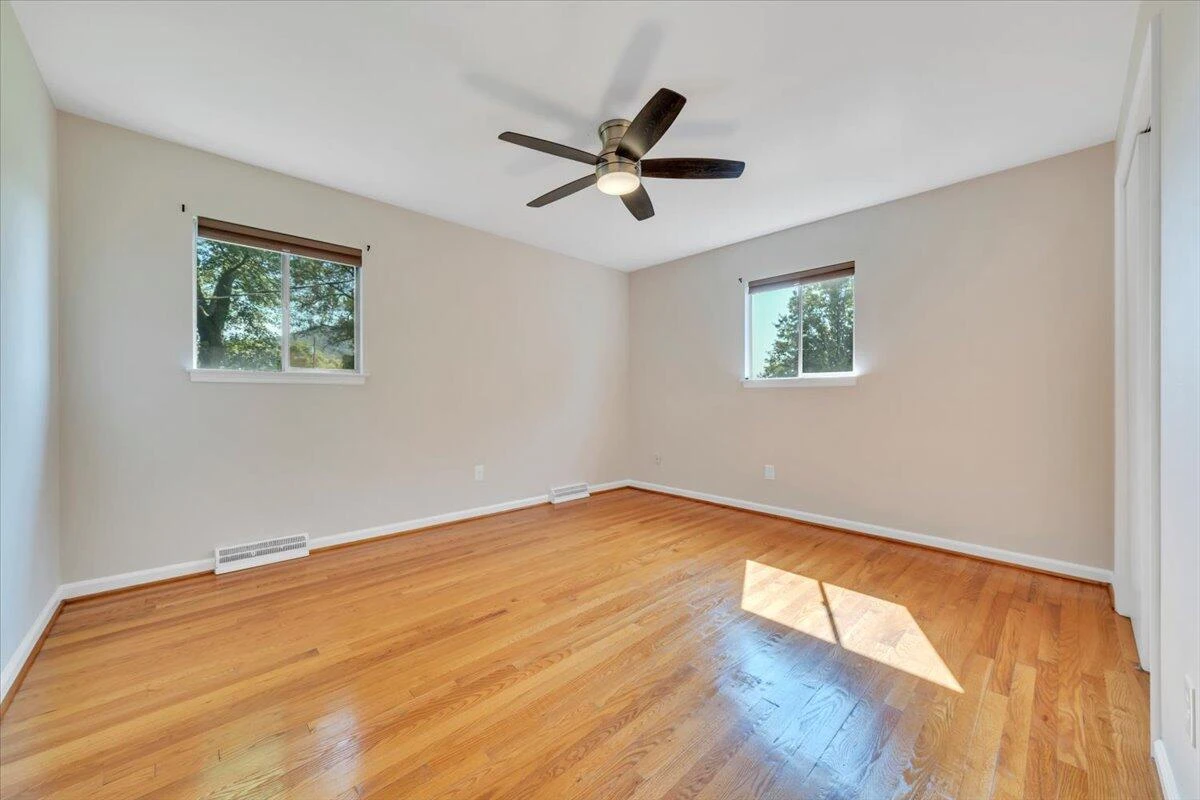 569 Holiday RD - Photo 28