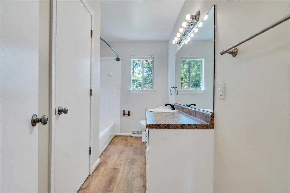 569 Holiday RD - Photo 29