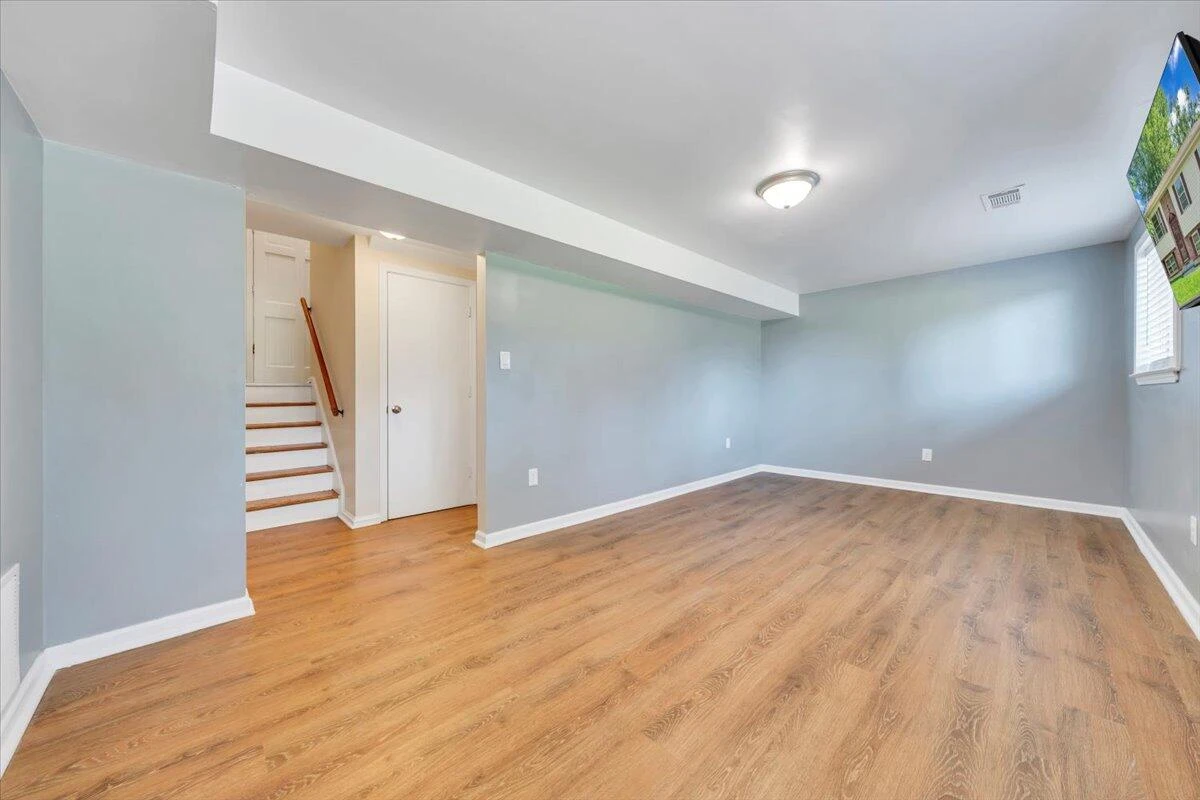 569 Holiday RD - Photo 32