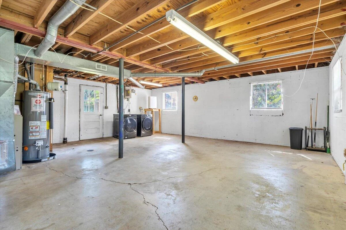 569 Holiday RD - Photo 36