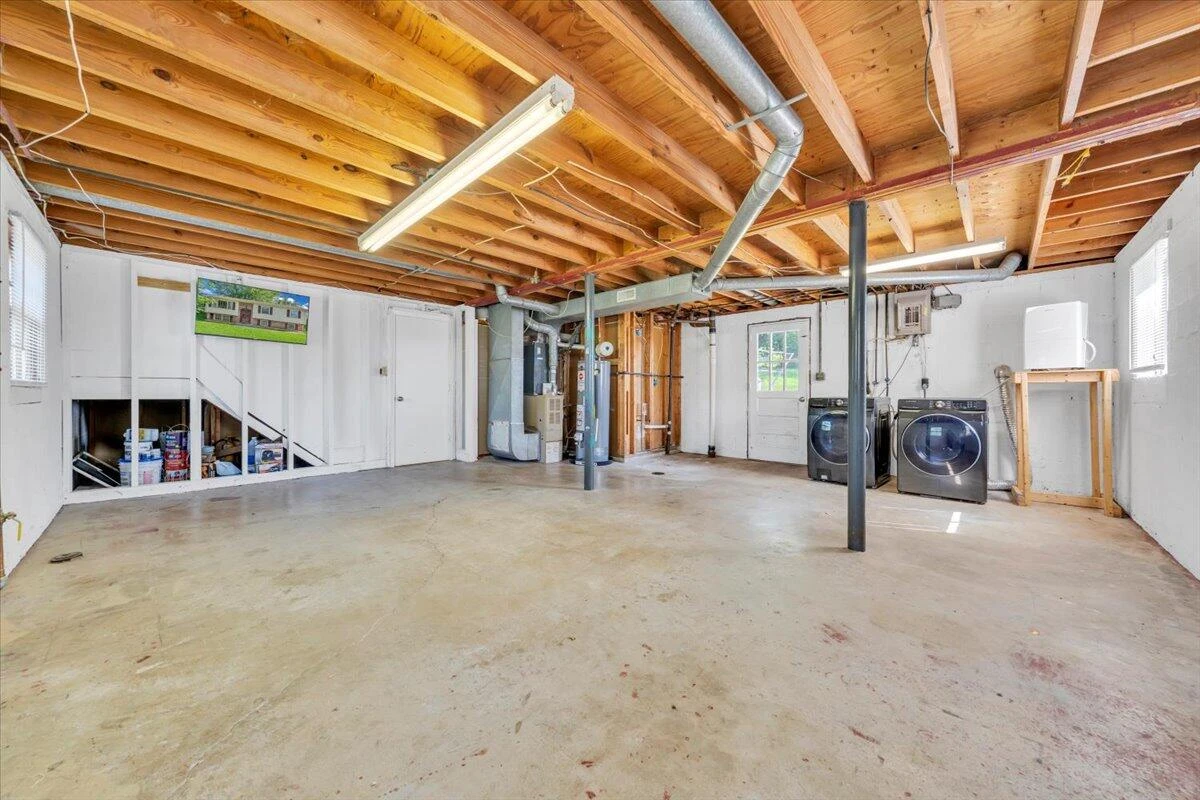 569 Holiday RD - Photo 37