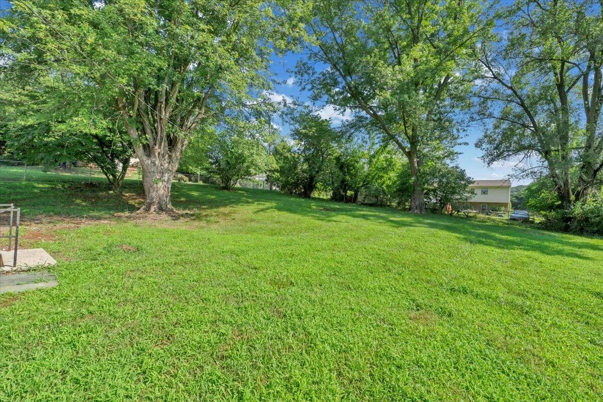 569 Holiday RD - Photo 39