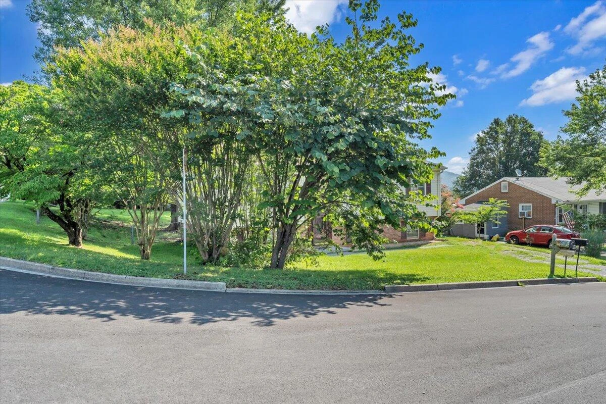 569 Holiday RD - Photo 44