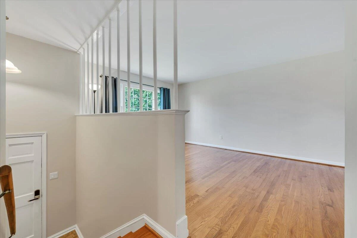 569 Holiday RD - Photo 8