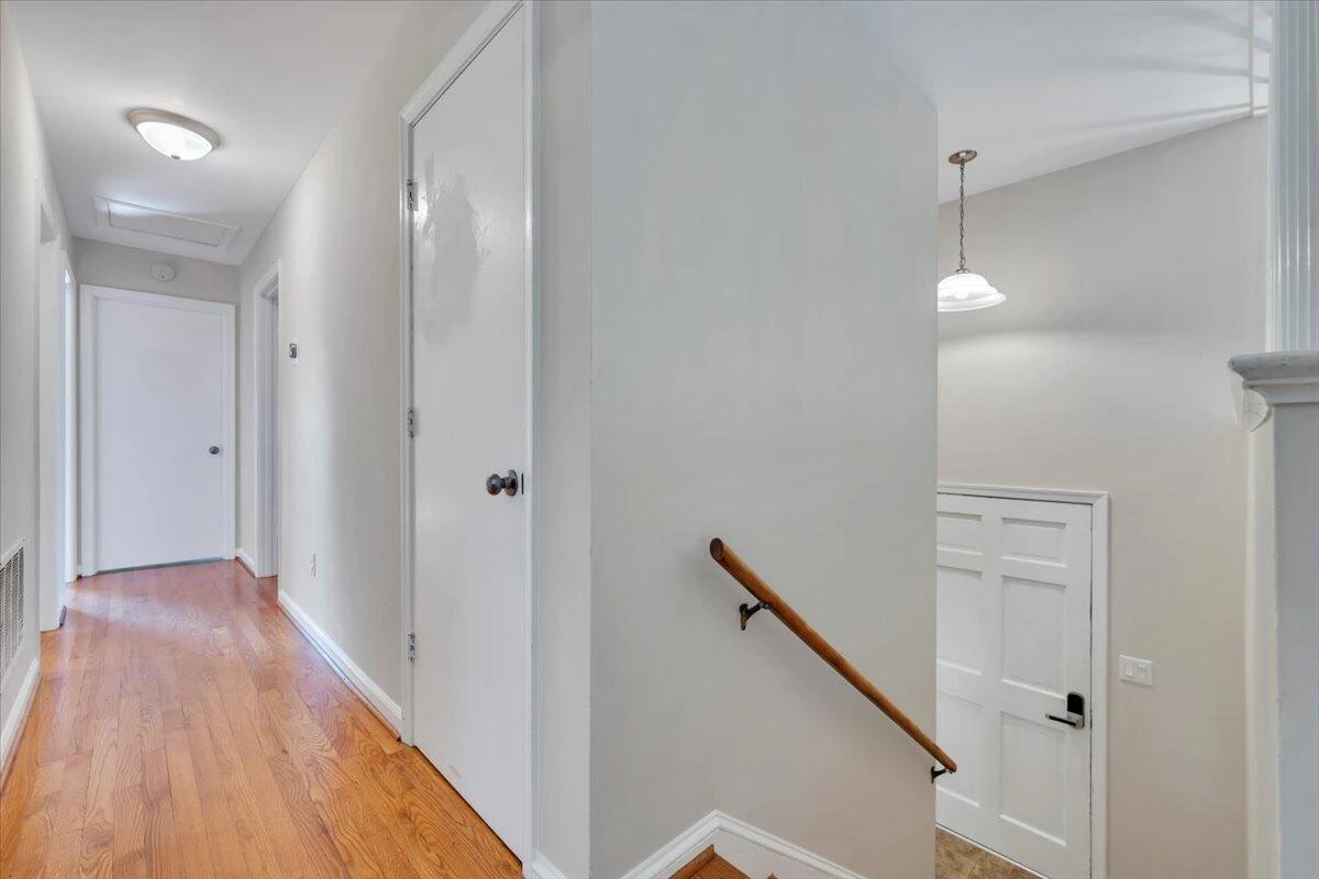 569 Holiday RD - Photo 9