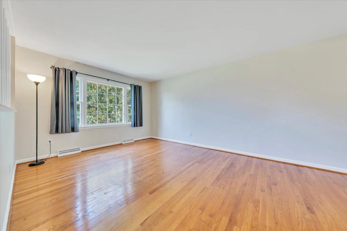 569 Holiday RD - Photo 10