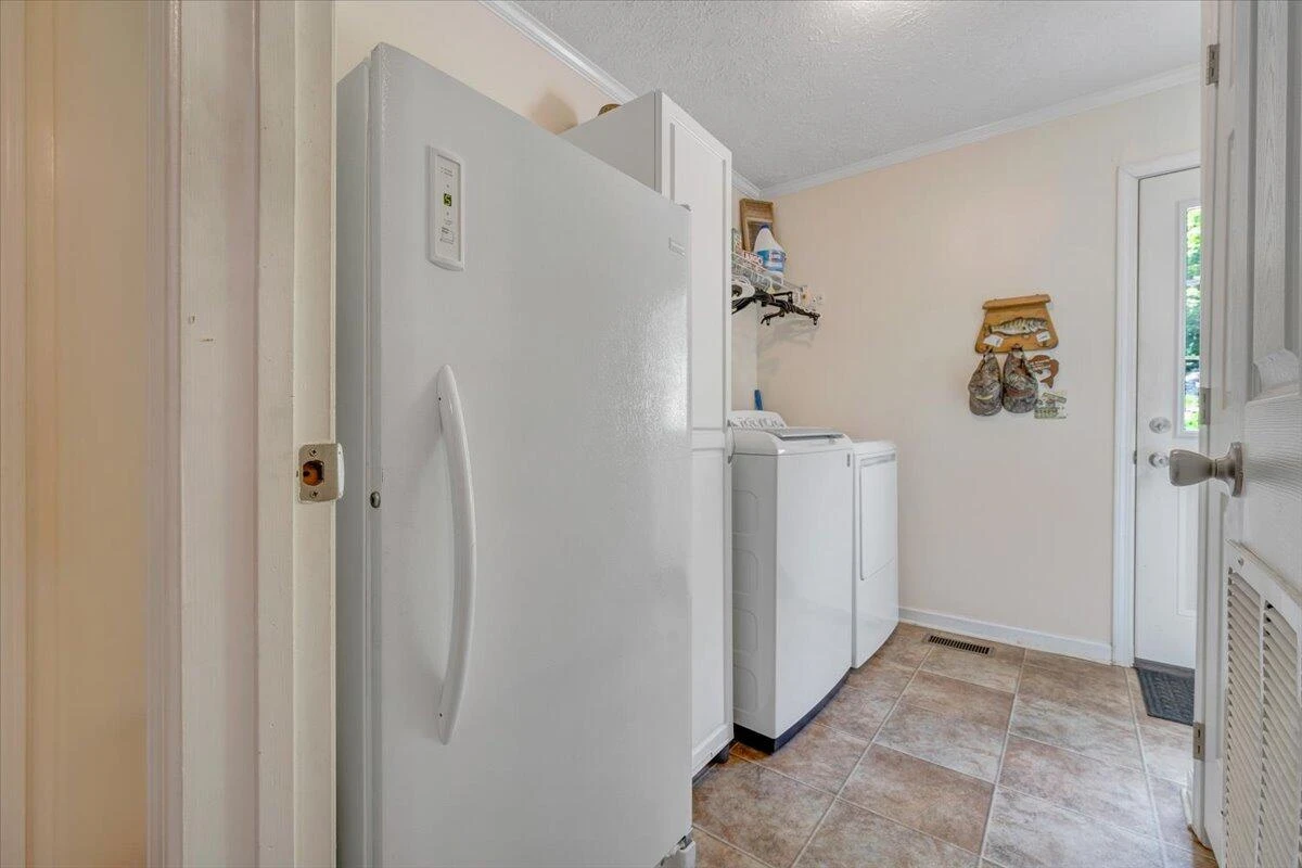 384 White Oak LN - Photo 15