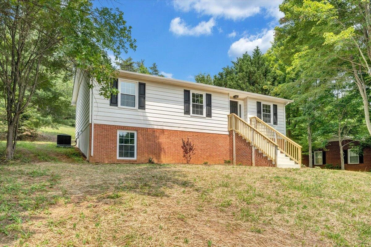 1632 Haymakertown RD - Photo 2