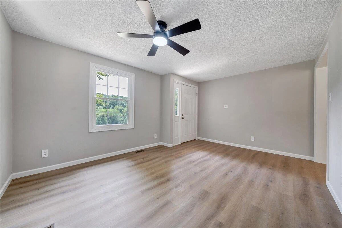 1632 Haymakertown RD - Photo 4