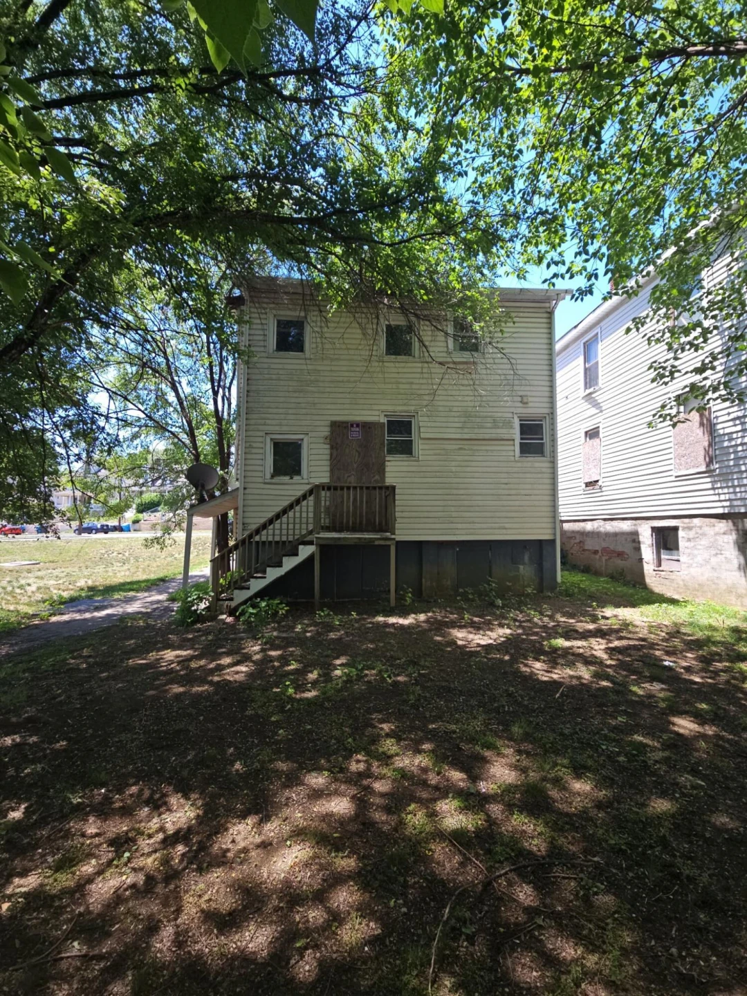 522 6th ST SE - Photo 3