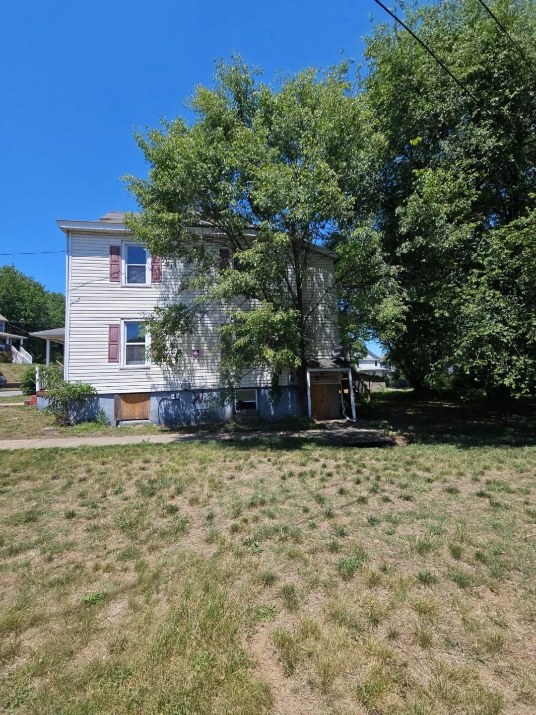 522 6th ST SE - Photo 4