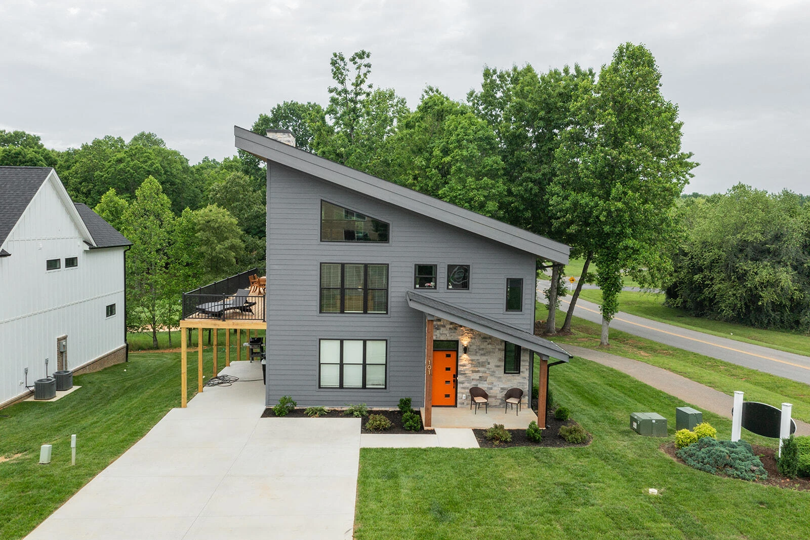 101 Retreat LN