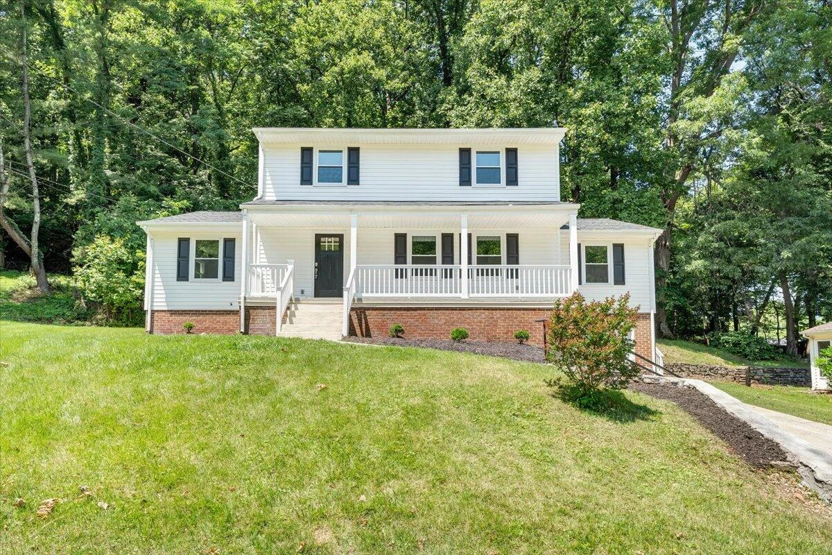1506 June DR NW
