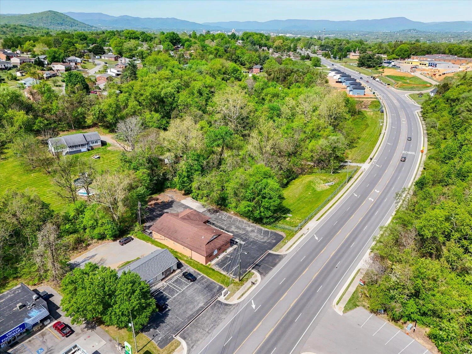 1335 Hardy RD - Photo 4
