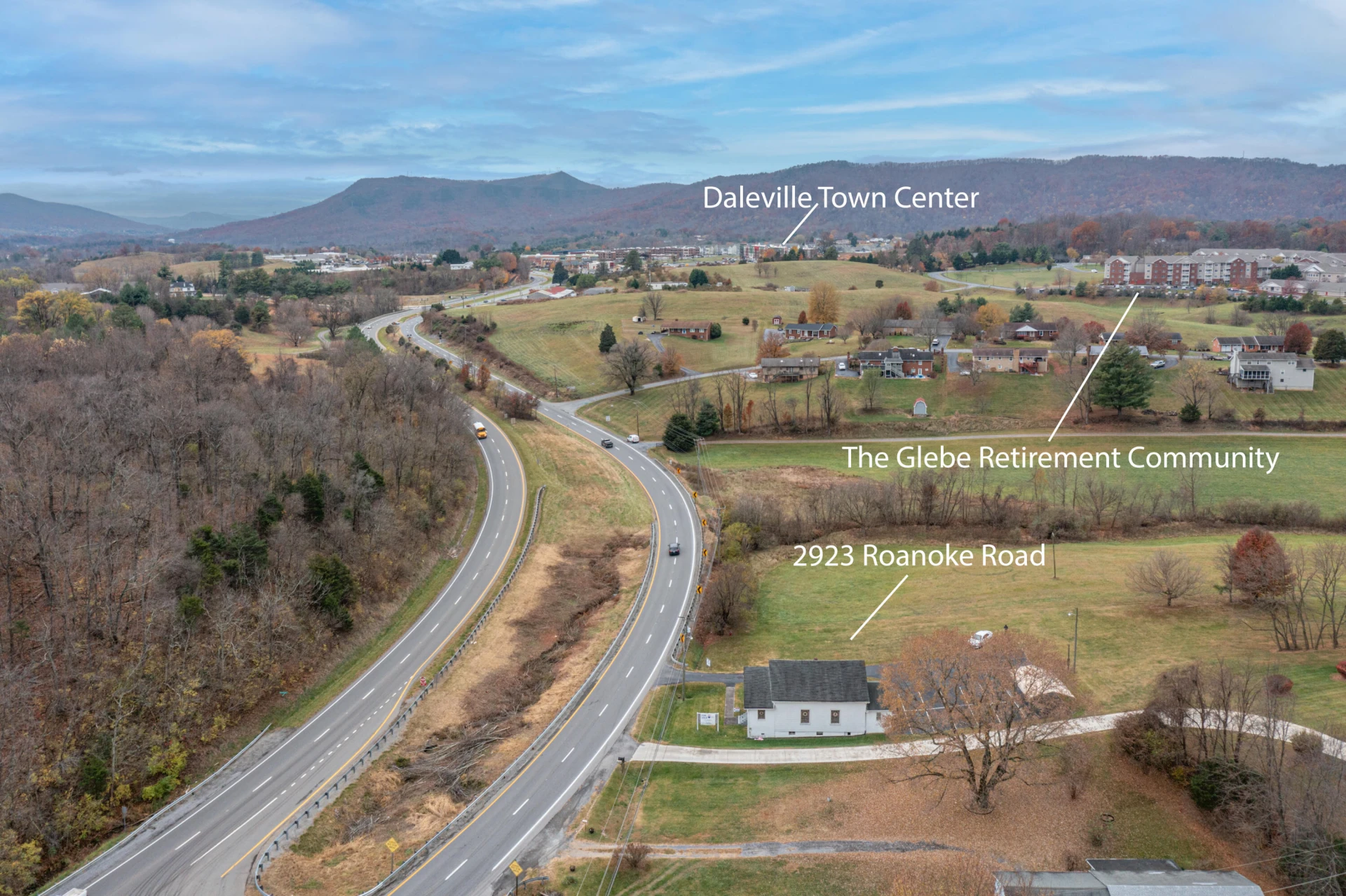 2923 Roanoke RD - Photo 2