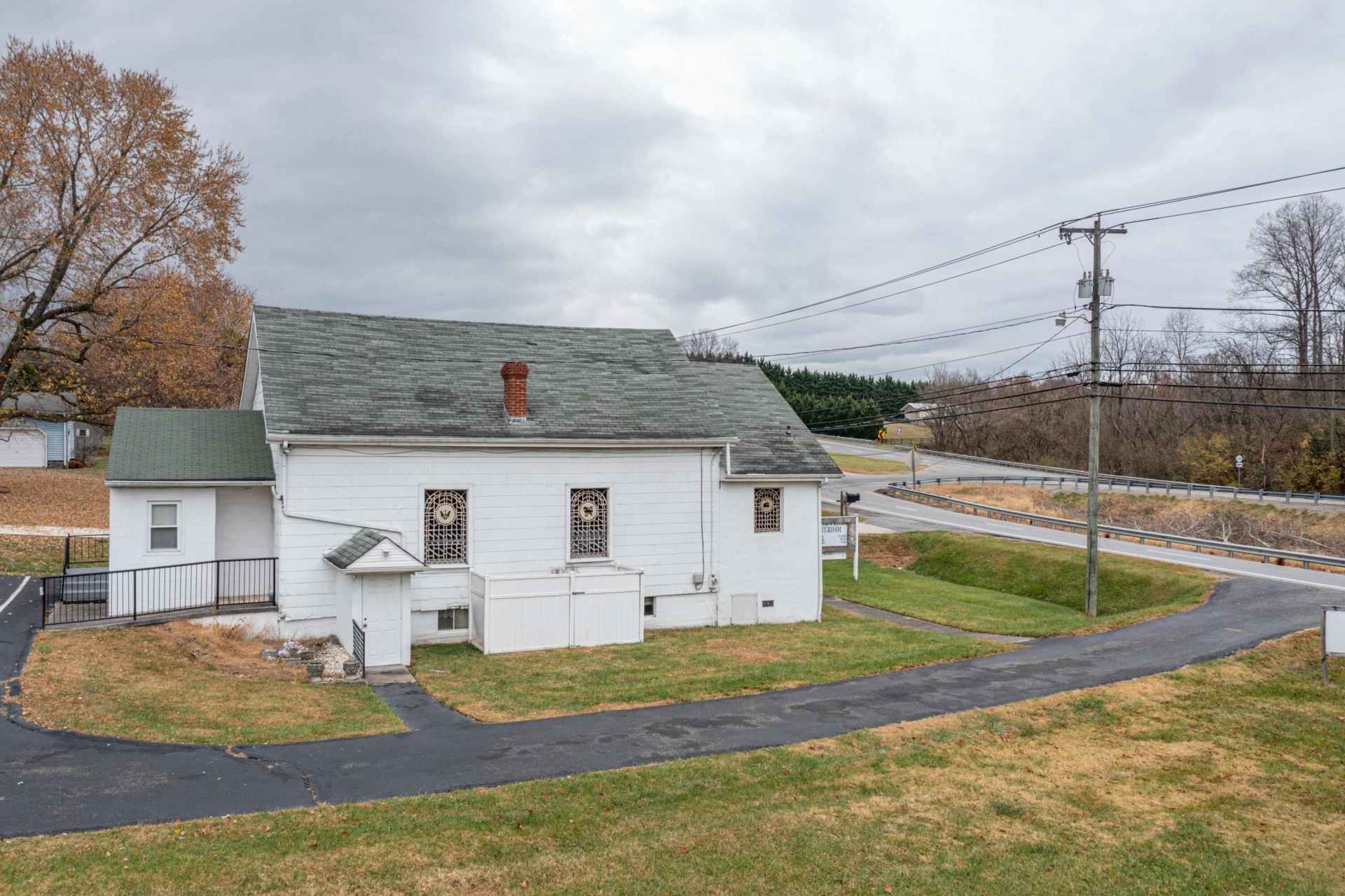 2923 Roanoke RD - Photo 4