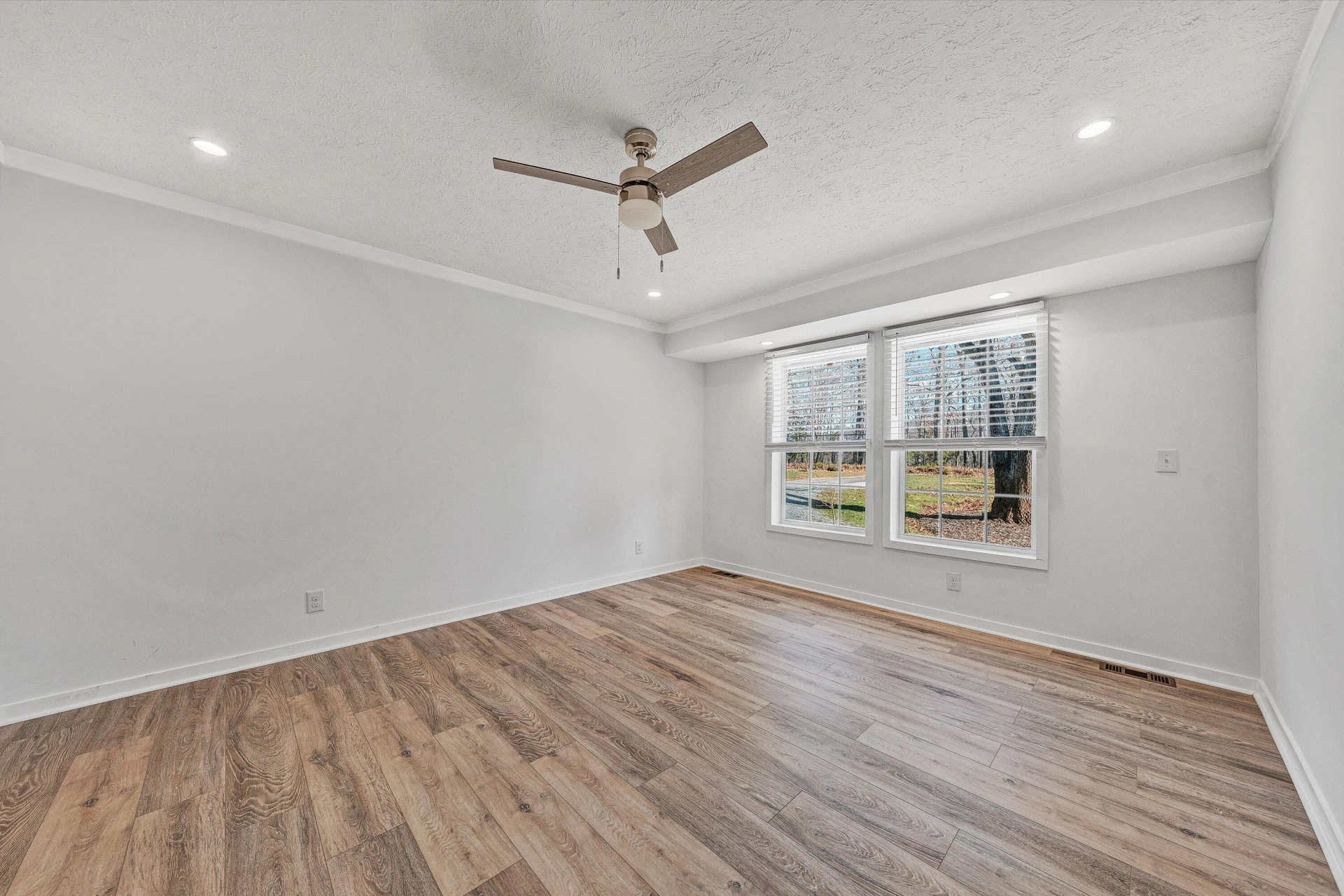 971 Waters Edge DR - Photo 12