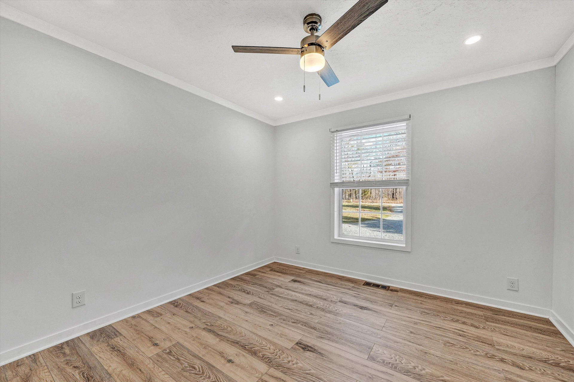 971 Waters Edge DR - Photo 16