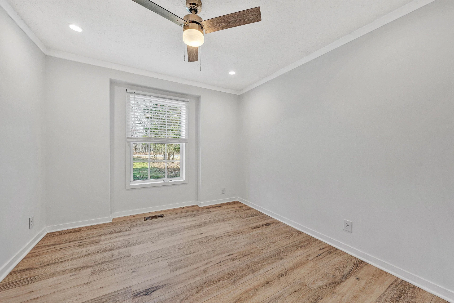 971 Waters Edge DR - Photo 17