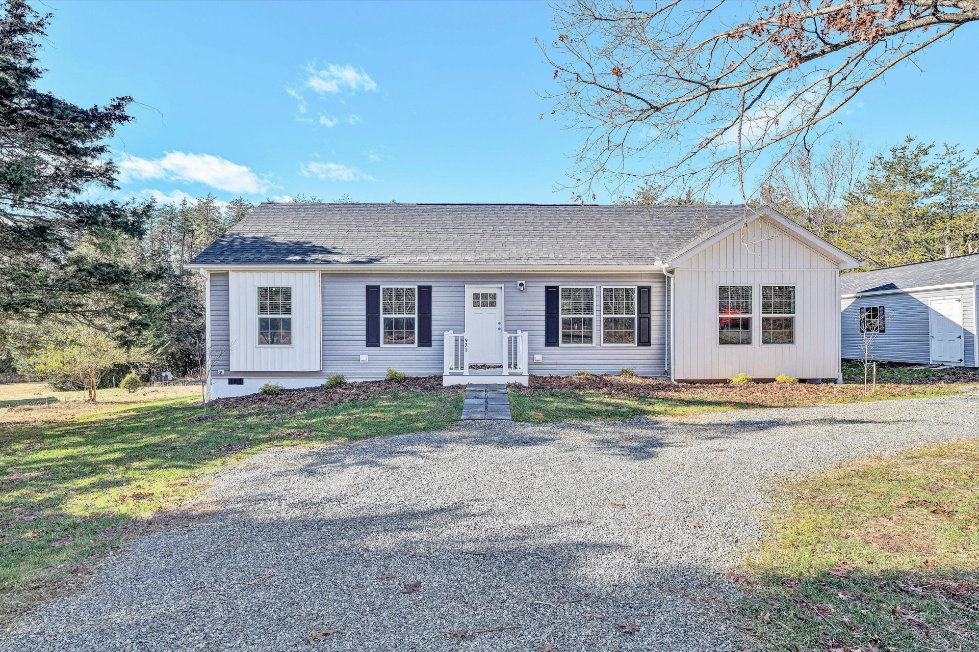 971 Waters Edge DR - Photo 2