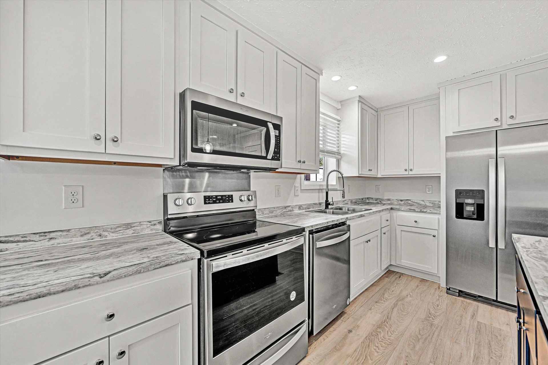 971 Waters Edge DR - Photo 9