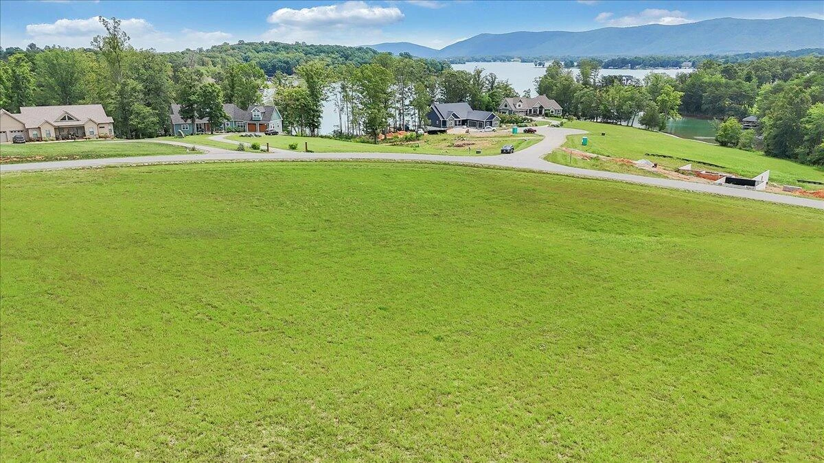 Lot 44 Congressional WAY
