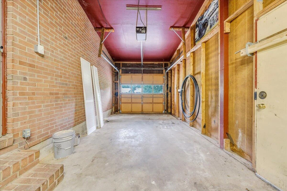 1046 Silverwood RD NW - Photo 20