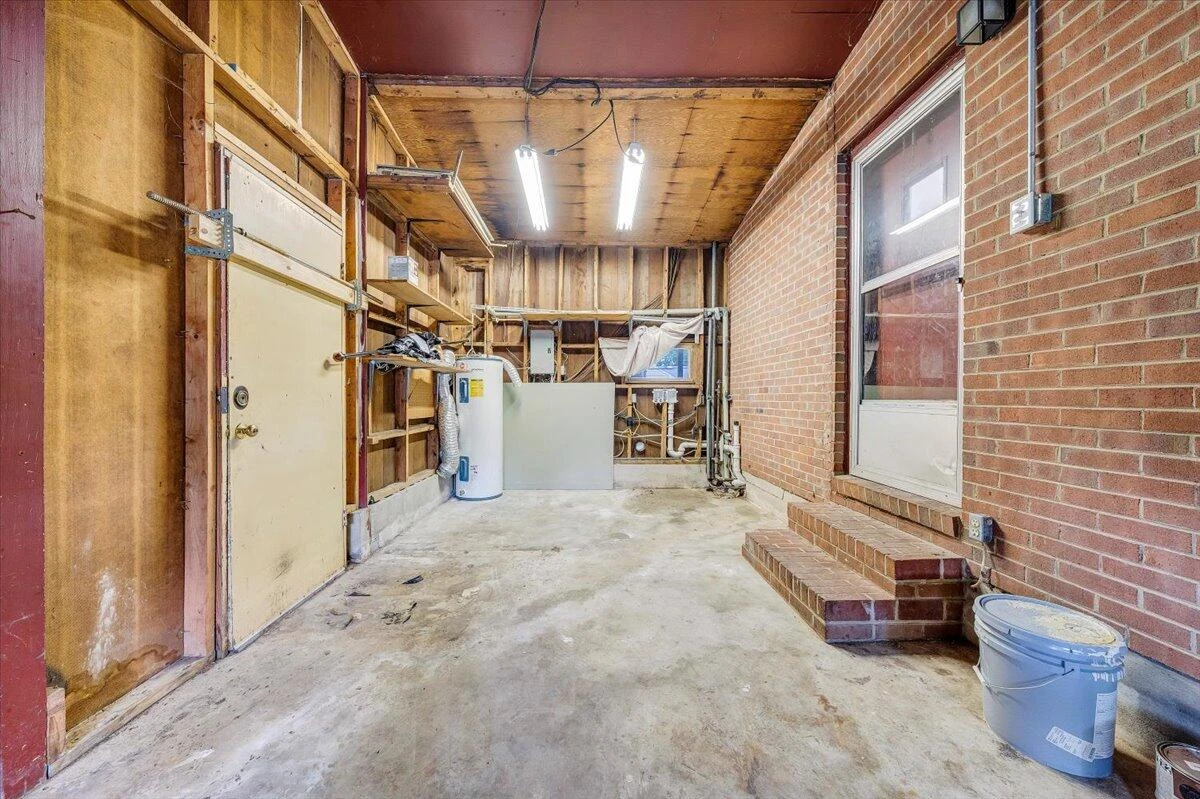 1046 Silverwood RD NW - Photo 21