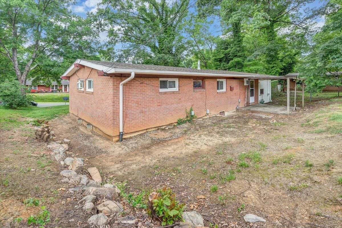 1046 Silverwood RD NW - Photo 27
