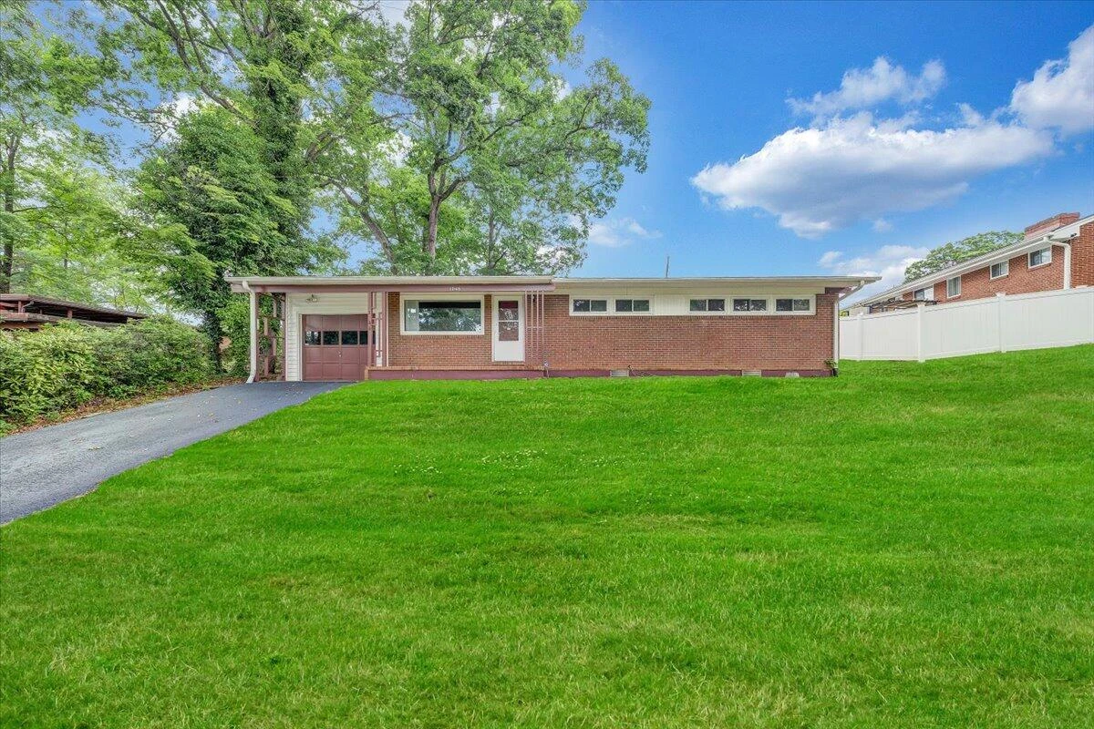 1046 Silverwood RD NW - Photo 28