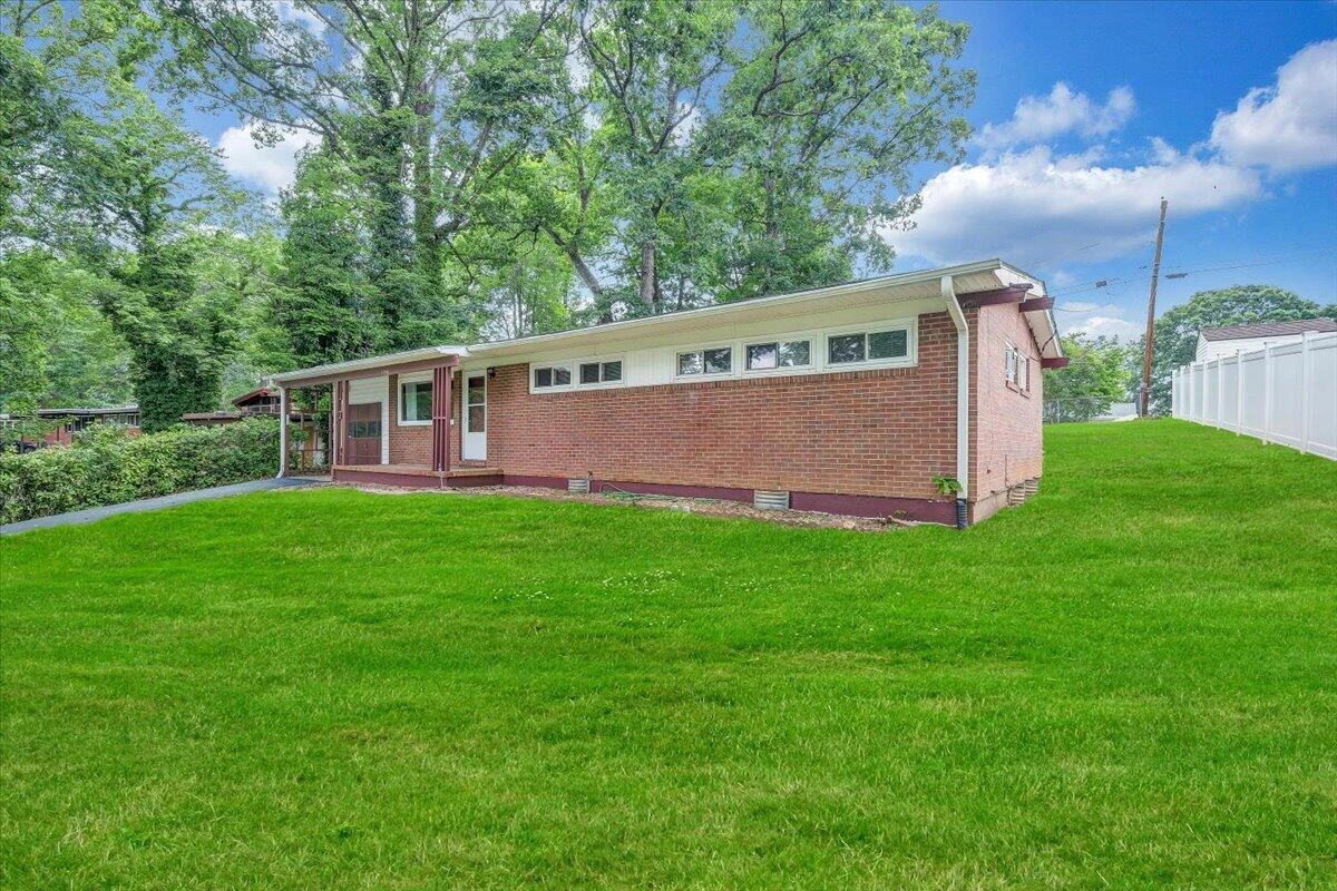 1046 Silverwood RD NW - Photo 29