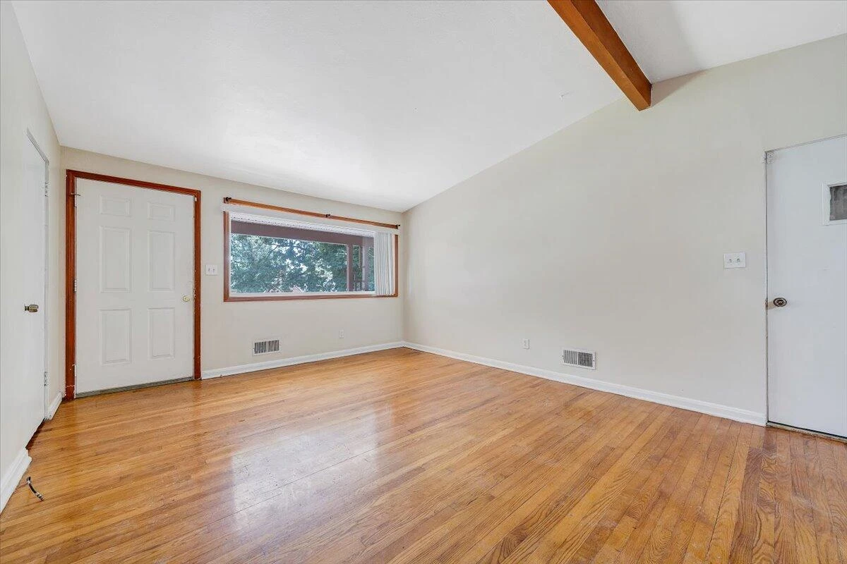 1046 Silverwood RD NW - Photo 3